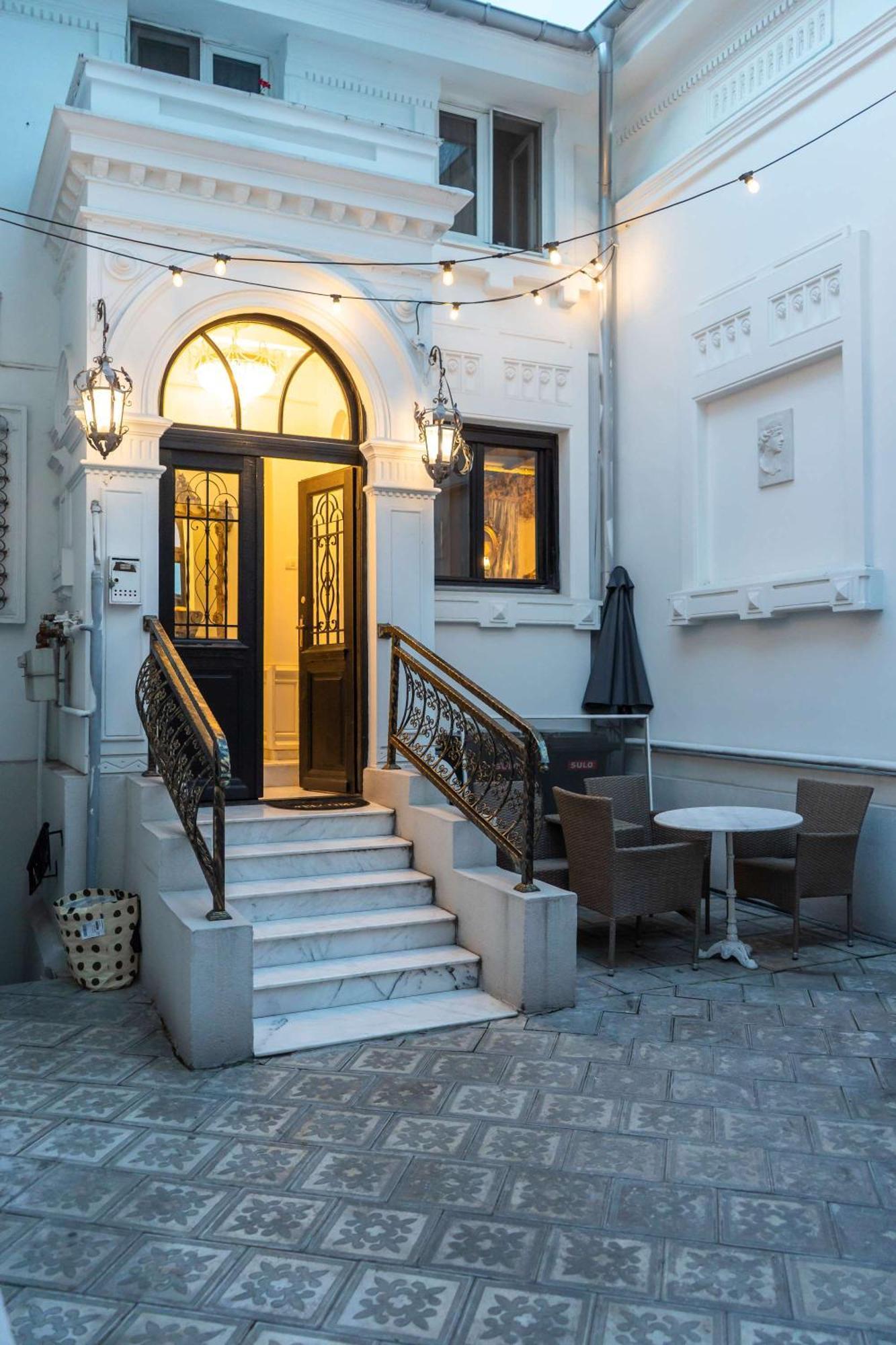 Conacul Coroanei Luxury Boutique Hotel บูคาเรสต์ ภายนอก รูปภาพ