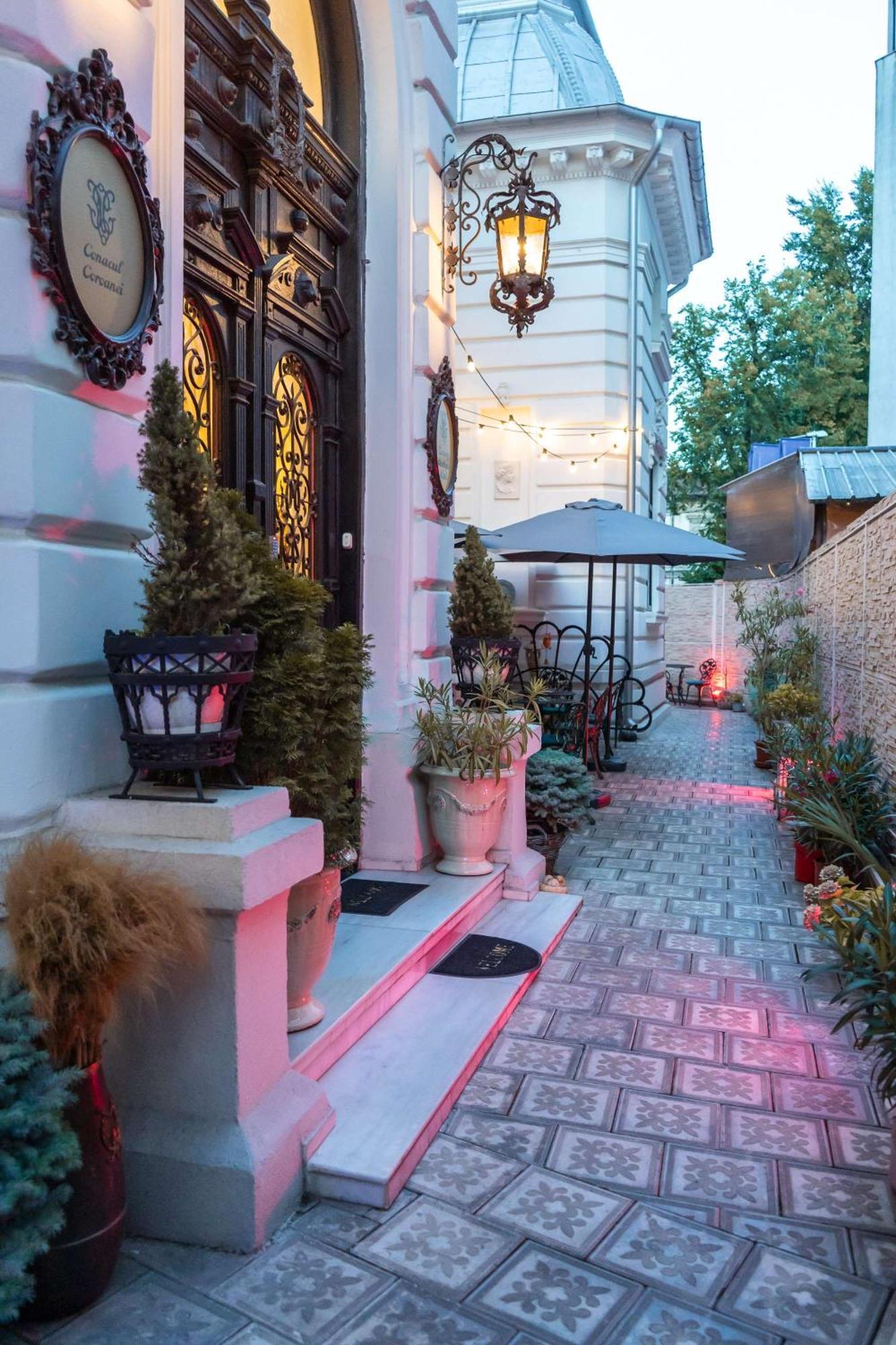 Conacul Coroanei Luxury Boutique Hotel บูคาเรสต์ ภายนอก รูปภาพ