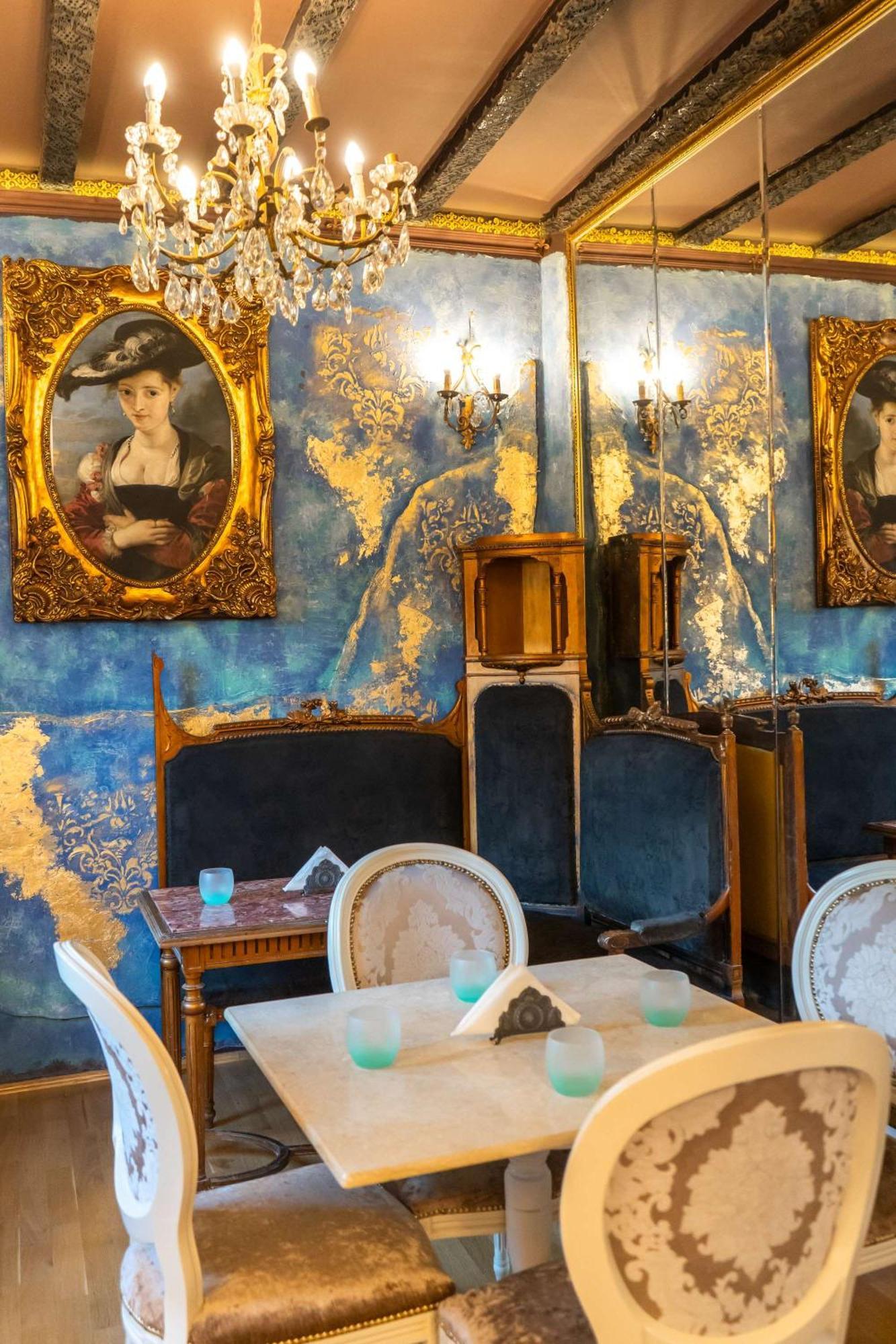 Conacul Coroanei Luxury Boutique Hotel บูคาเรสต์ ภายนอก รูปภาพ