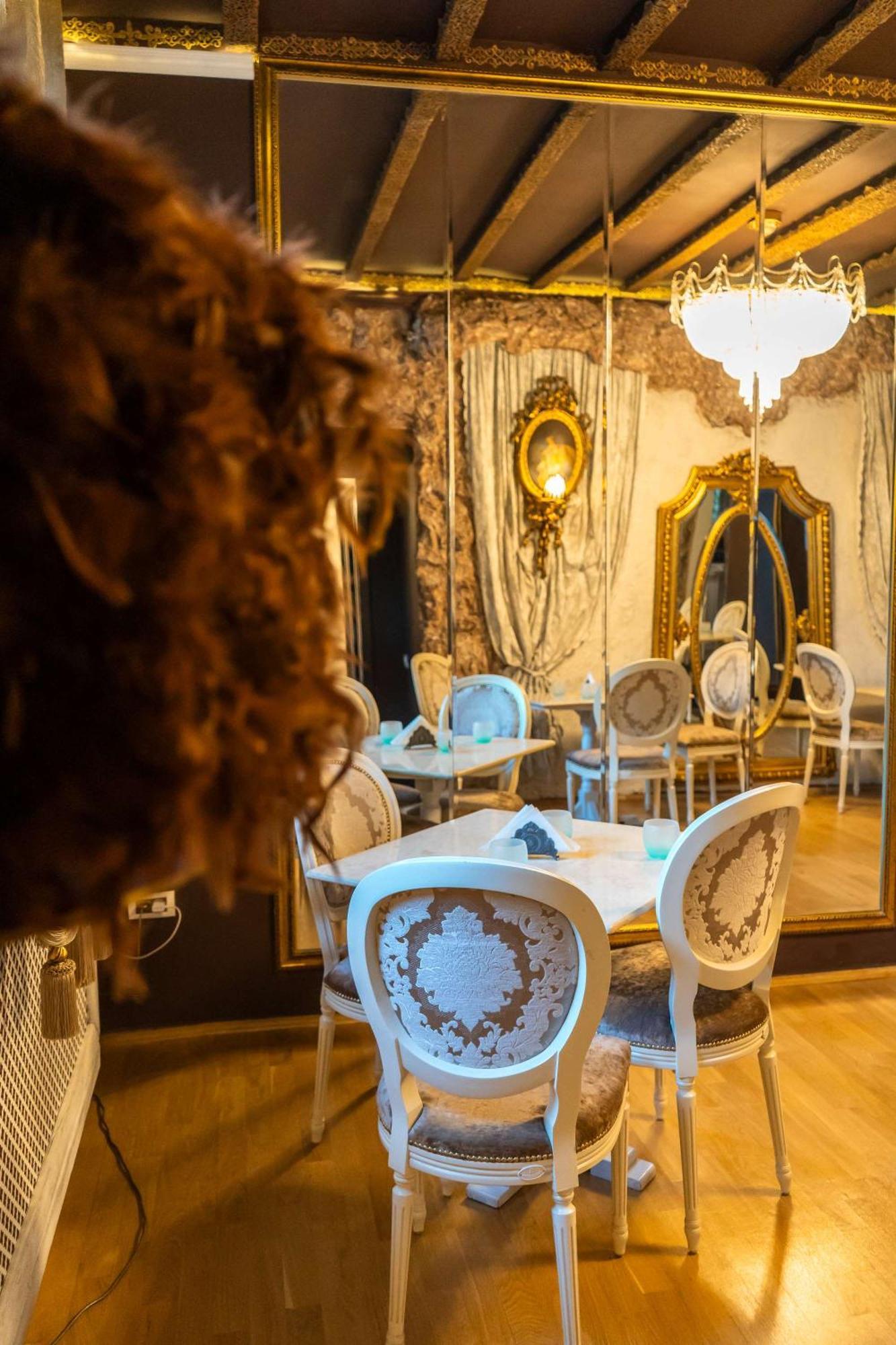 Conacul Coroanei Luxury Boutique Hotel บูคาเรสต์ ภายนอก รูปภาพ