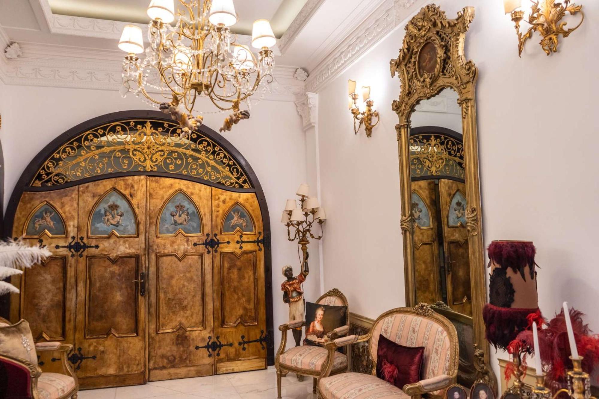 Conacul Coroanei Luxury Boutique Hotel บูคาเรสต์ ภายนอก รูปภาพ