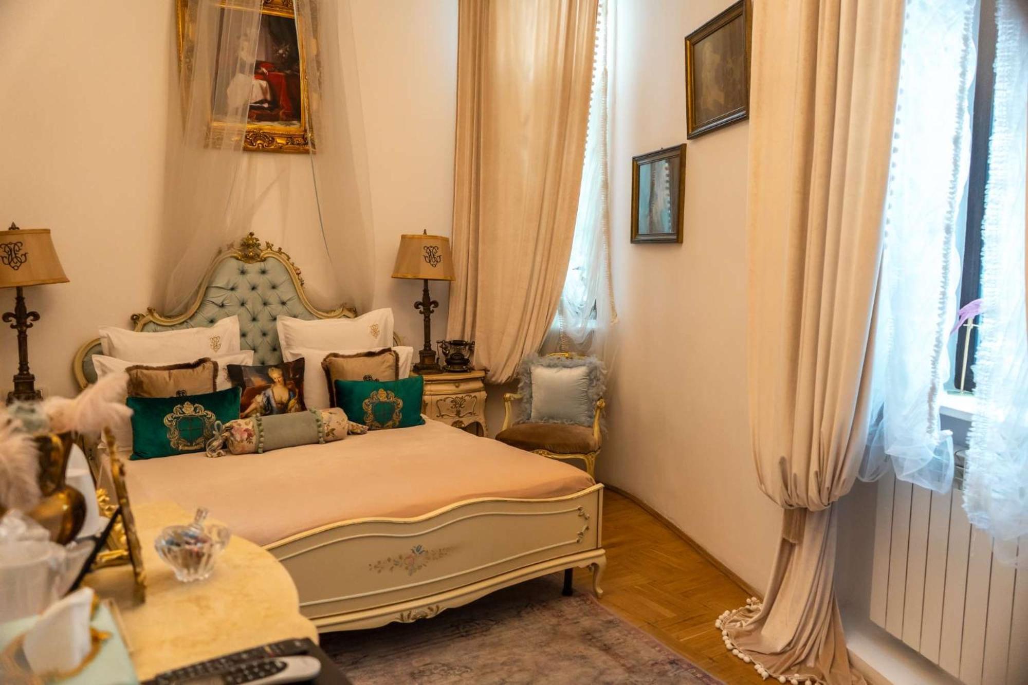 Conacul Coroanei Luxury Boutique Hotel บูคาเรสต์ ภายนอก รูปภาพ