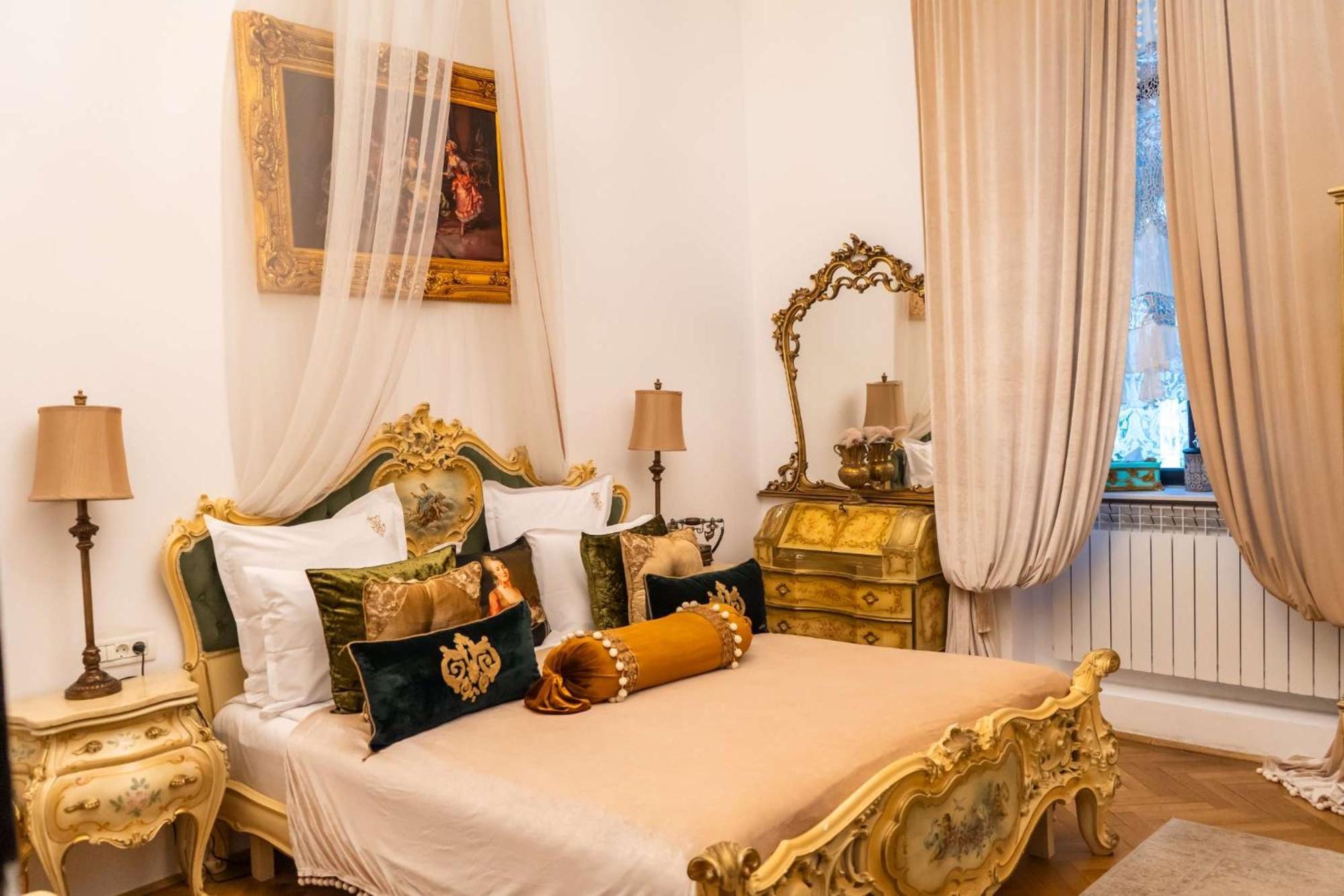 Conacul Coroanei Luxury Boutique Hotel บูคาเรสต์ ภายนอก รูปภาพ