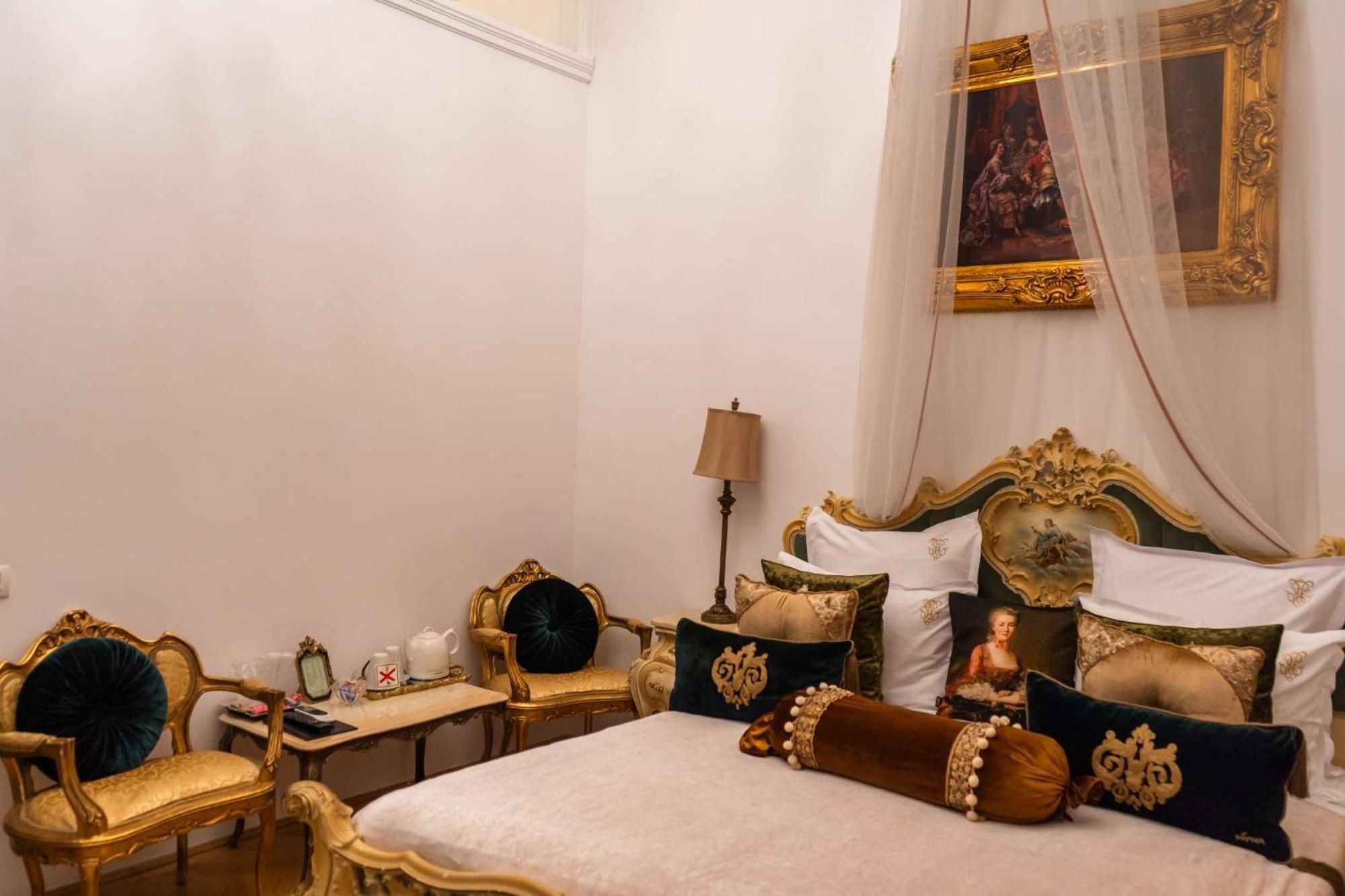 Conacul Coroanei Luxury Boutique Hotel บูคาเรสต์ ภายนอก รูปภาพ
