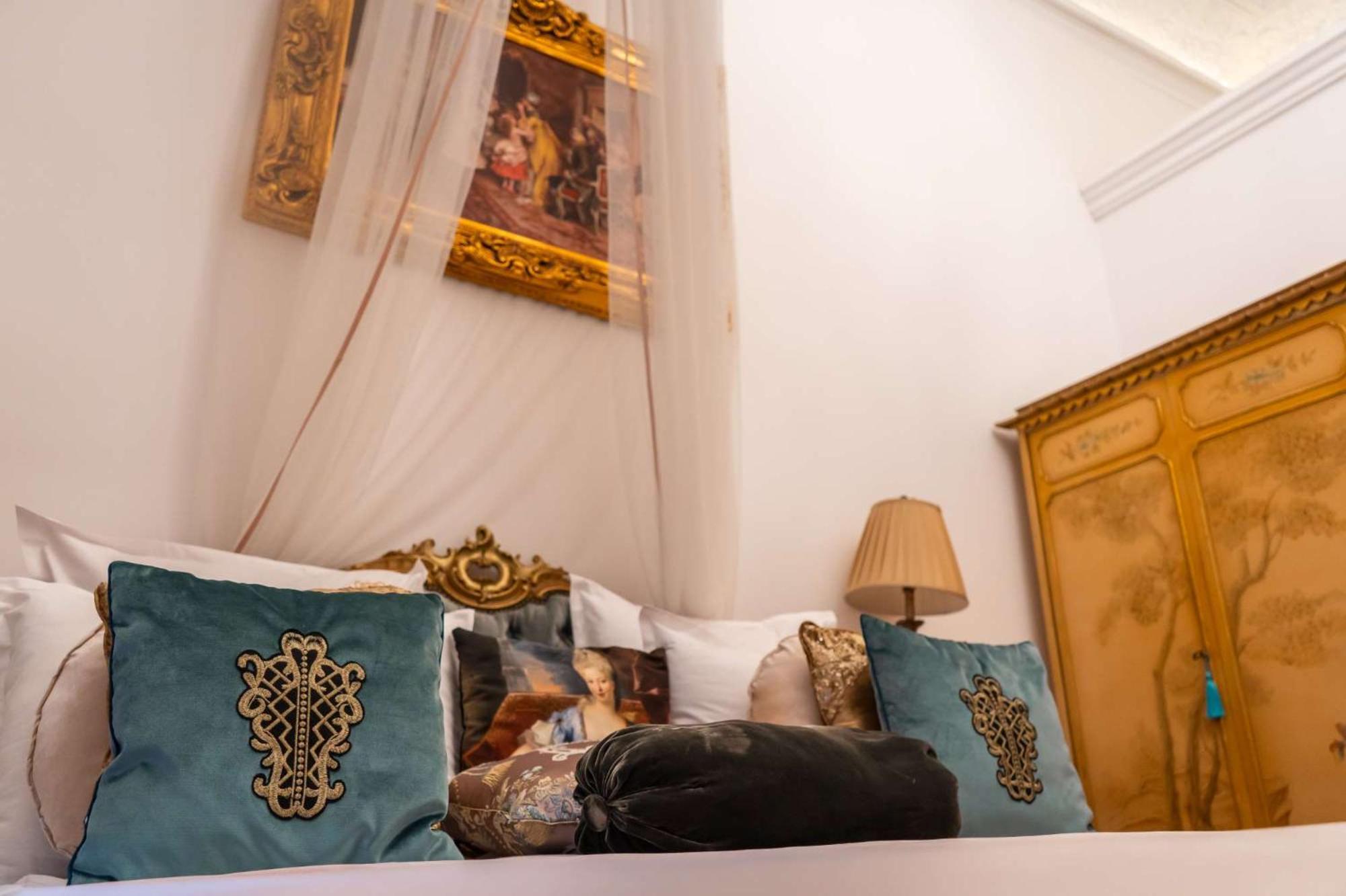 Conacul Coroanei Luxury Boutique Hotel บูคาเรสต์ ภายนอก รูปภาพ