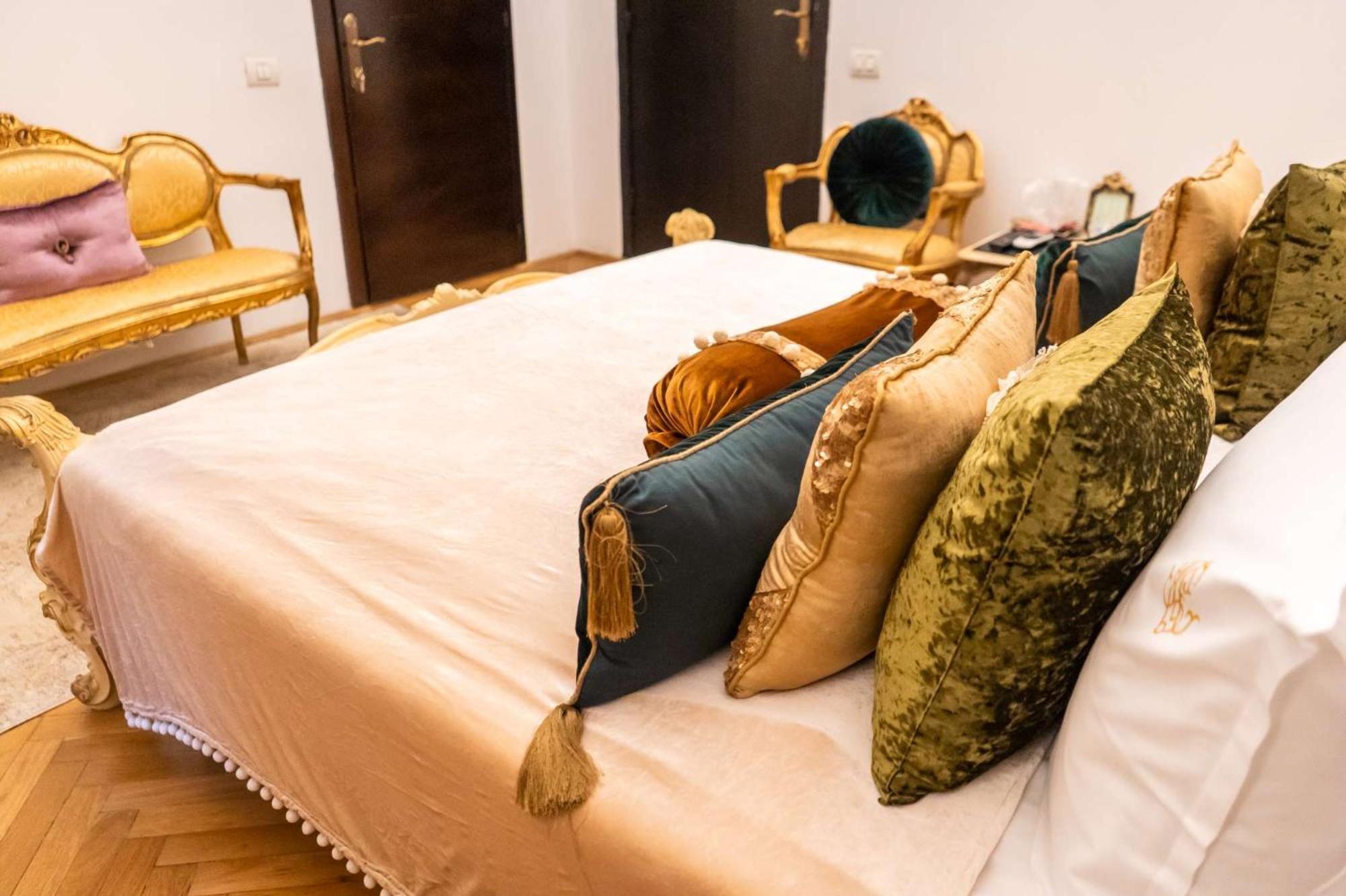 Conacul Coroanei Luxury Boutique Hotel บูคาเรสต์ ภายนอก รูปภาพ