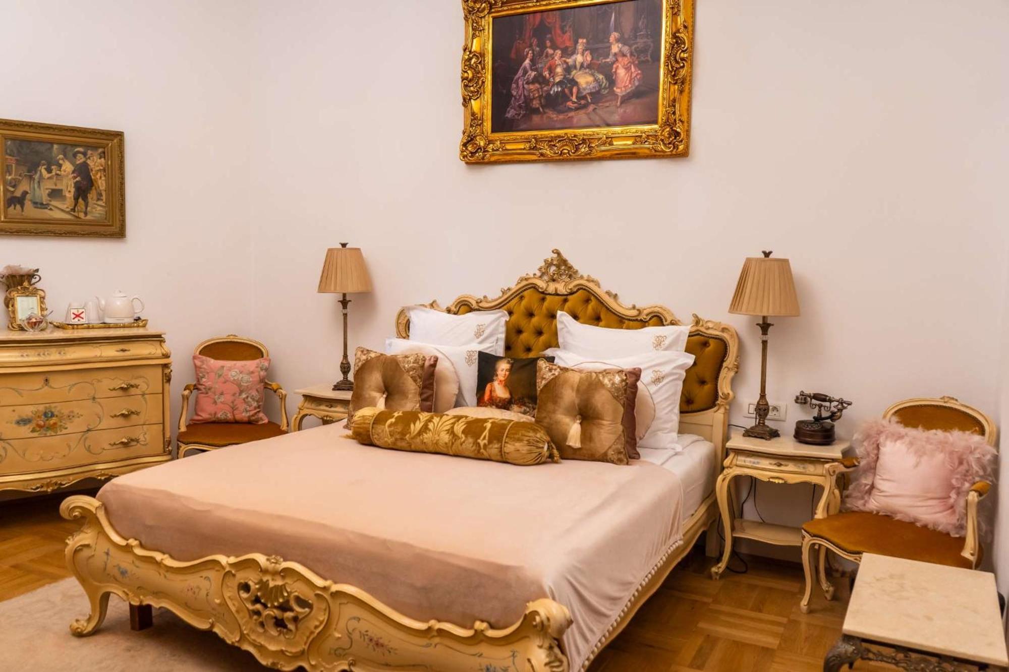 Conacul Coroanei Luxury Boutique Hotel บูคาเรสต์ ภายนอก รูปภาพ
