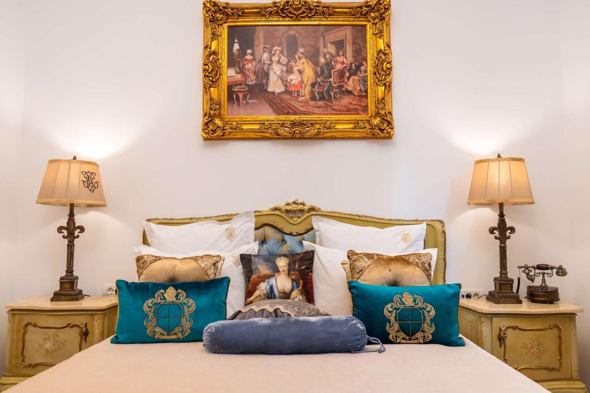 Conacul Coroanei Luxury Boutique Hotel บูคาเรสต์ ภายนอก รูปภาพ