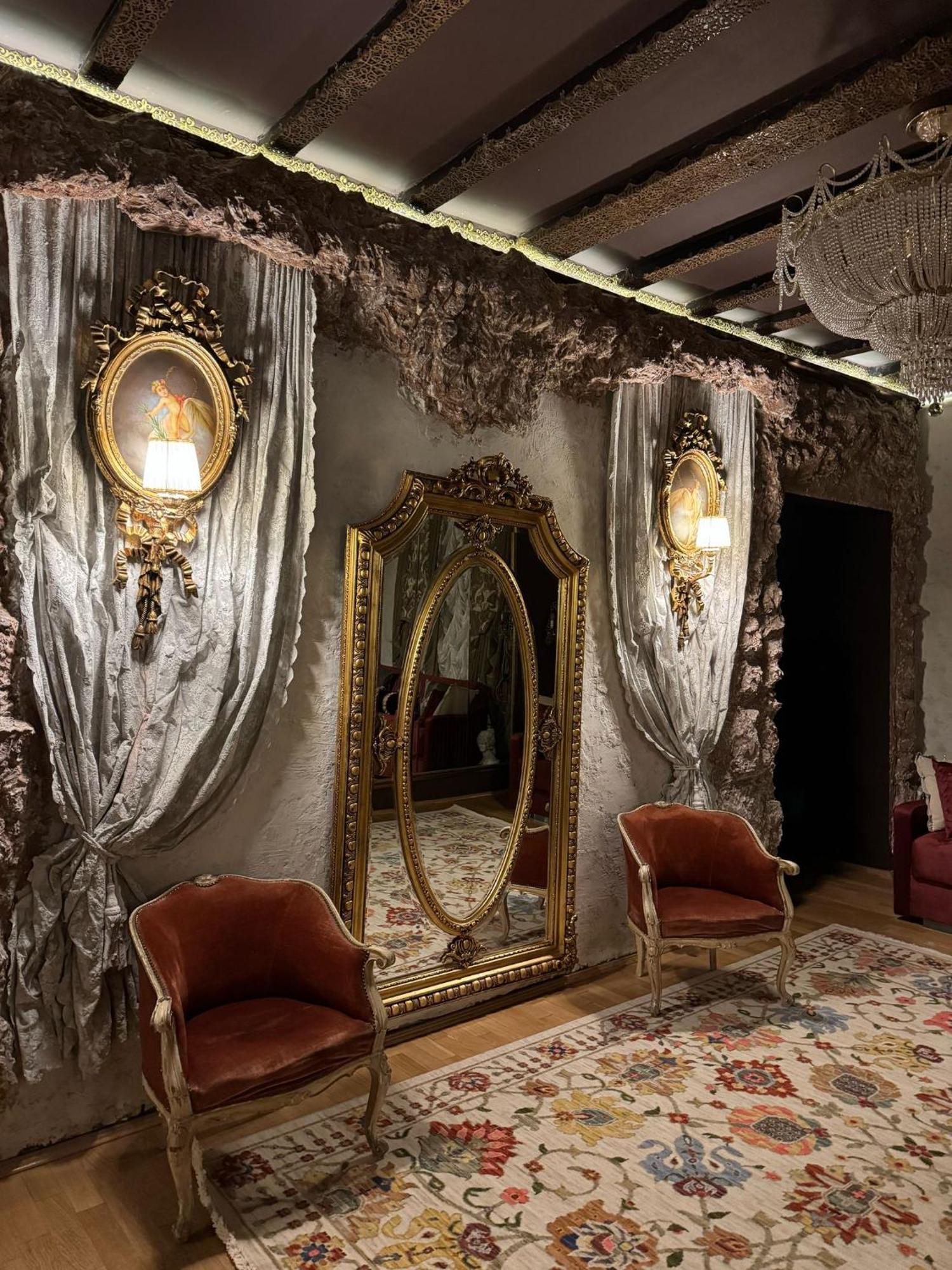 Conacul Coroanei Luxury Boutique Hotel บูคาเรสต์ ภายนอก รูปภาพ