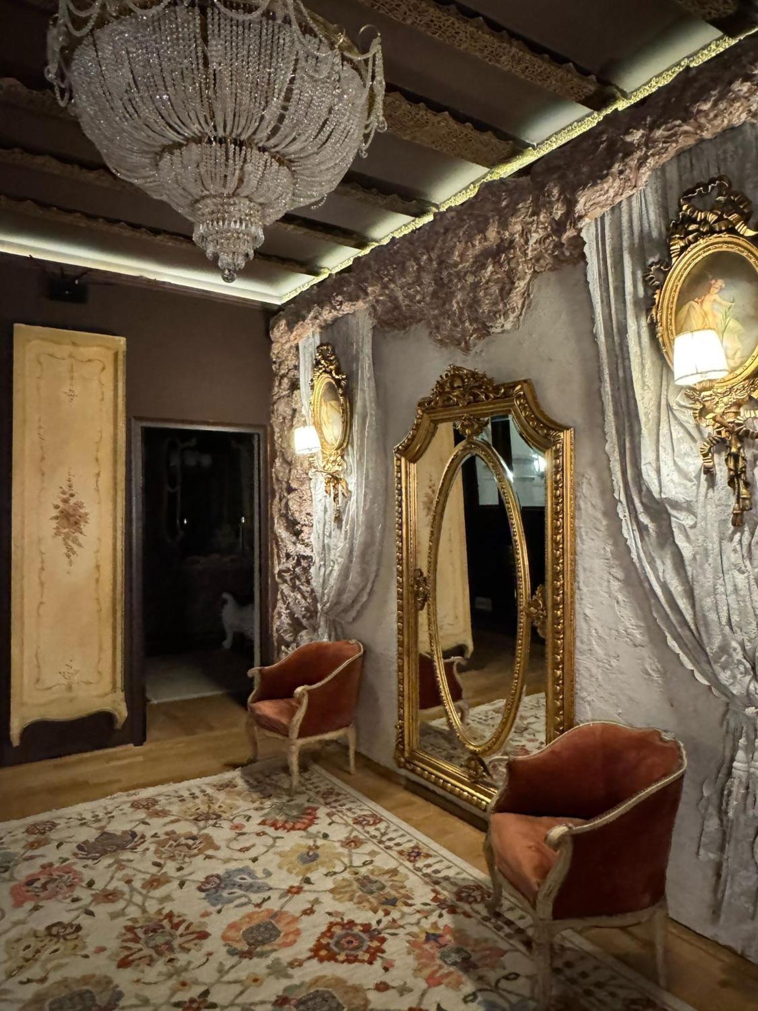Conacul Coroanei Luxury Boutique Hotel บูคาเรสต์ ภายนอก รูปภาพ